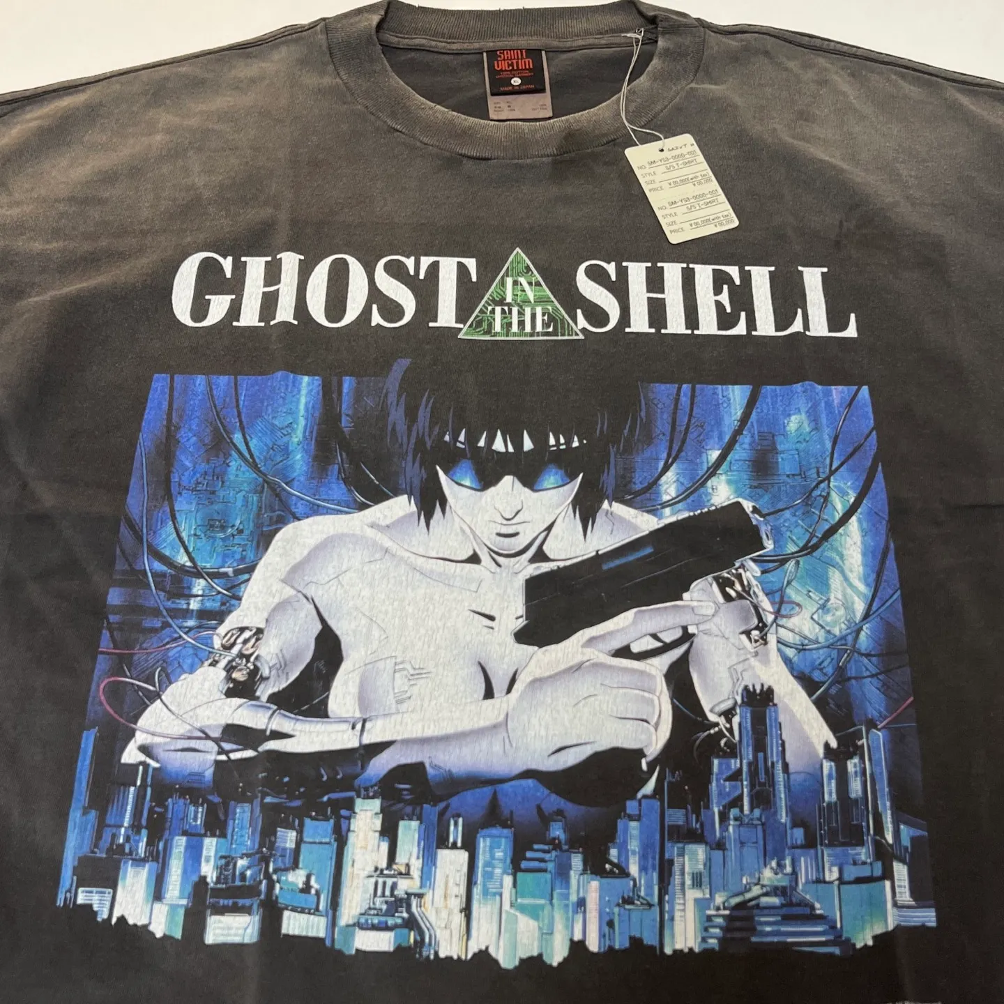 GHOST IN THE SHELL x SAINT Mxxxxxx SS TEE/BLK Classic big IP Ghost in the Shell co-branded model Sunglasses Motoko/Motoko character TEE Washed black S-XL Ghost in the Shell Sunglasses Killer Look for the cylindrical fabric without side seams. The opening is almost meaningless. Asut ready-made garments are dyed. The whole thing is sprayed with Ma Liu. Re-spray heavy fades. Collar and cuffs are frayed. Multiple hangs are broken. Extra large printing position. Authentic grade restored. Customized joint main mark/wash mark/with little angel anti-counterfeiting mark